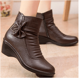 Winter middle-aged leather women's shoes plus velvet boots with mother cotton shoes casual fashion women's leather boots women's cotton boots